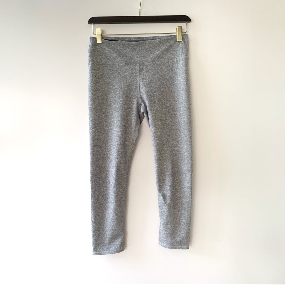 Fabletics Heather Gray Crop Leggings Size Small